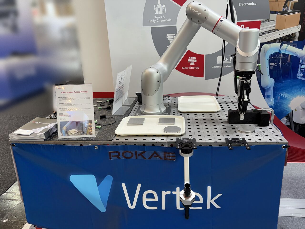 Vertek demo station with a Rokae collaborative robot, gripper and tool changer performing a vision-guided picking demo